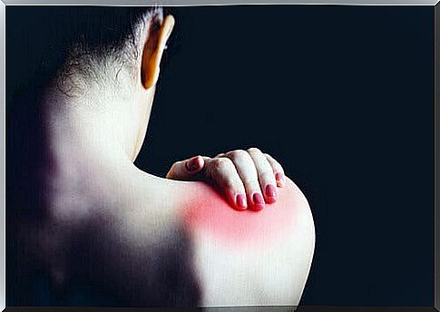 Woman with shoulder pain