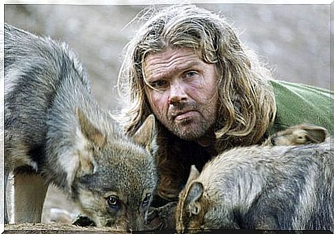 Shaun Ellis is the only known person who lived freely among wolves