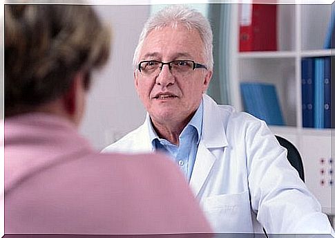 A doctor speaks to a patient. 