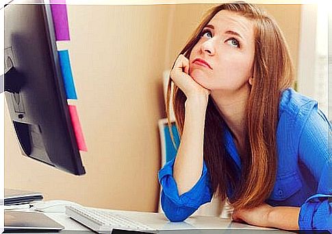 Bored woman in front of the computer